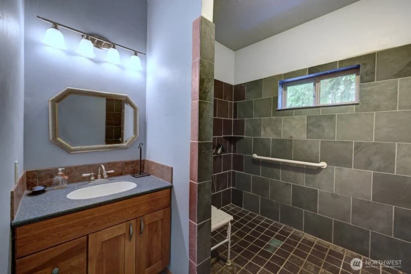 Property photo for 16820 Sandridge Road, Long Beach photo 17