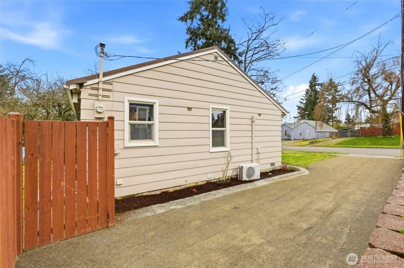Property photo for 220 Sw 137th St, Burien photo 27
