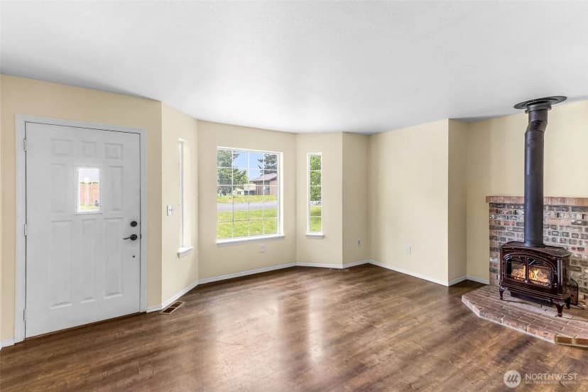 Property photo for 218 Saint Helens Way, Winlock photo 4
