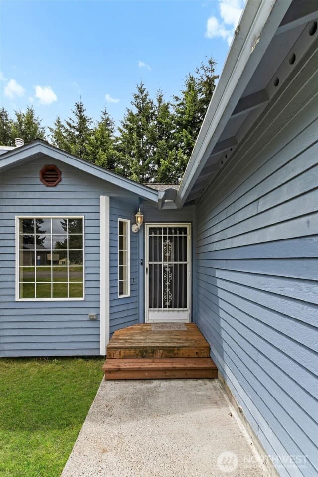 Property photo for 218 Saint Helens Way, Winlock photo 3