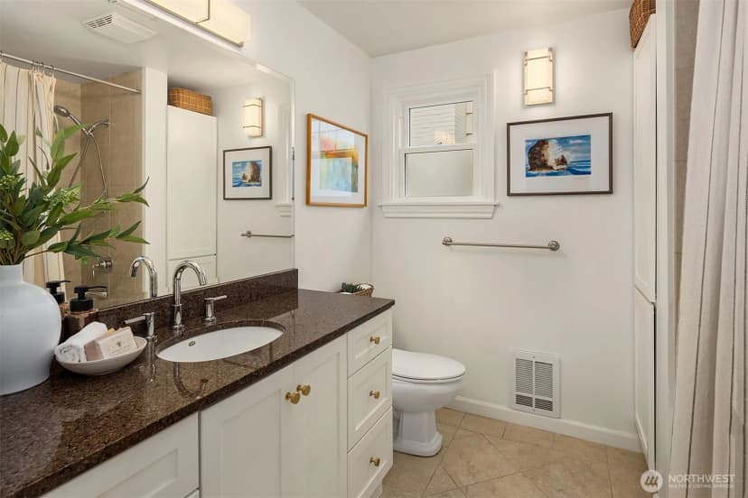 Property photo for 5218 Ivanhoe Place Ne, Seattle photo 26