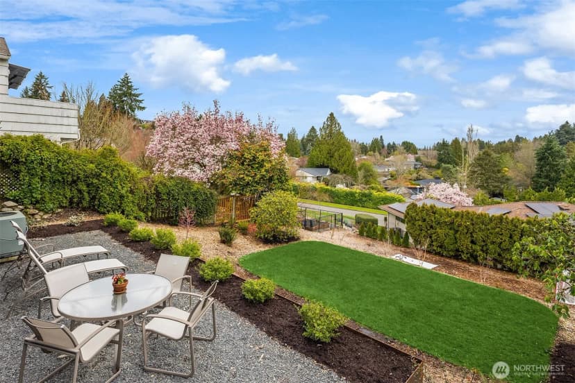 Property photo for 5218 Ivanhoe Place Ne, Seattle photo 7