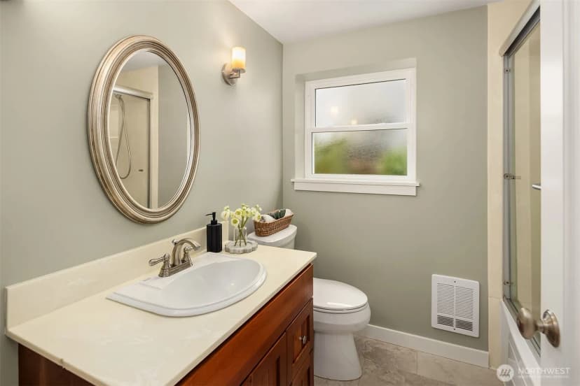 Property photo for 5218 Ivanhoe Place Ne, Seattle photo 32