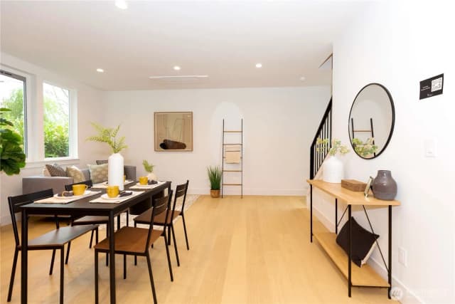 Property photo for 1530 25th Ave #b, Seattle photo 3
