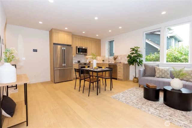 Property photo for 1530 25th Ave #b, Seattle photo 4