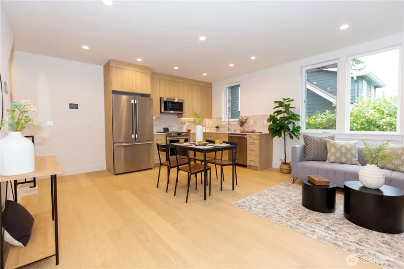 Property photo for 1530 25th Ave #b, Seattle photo 4