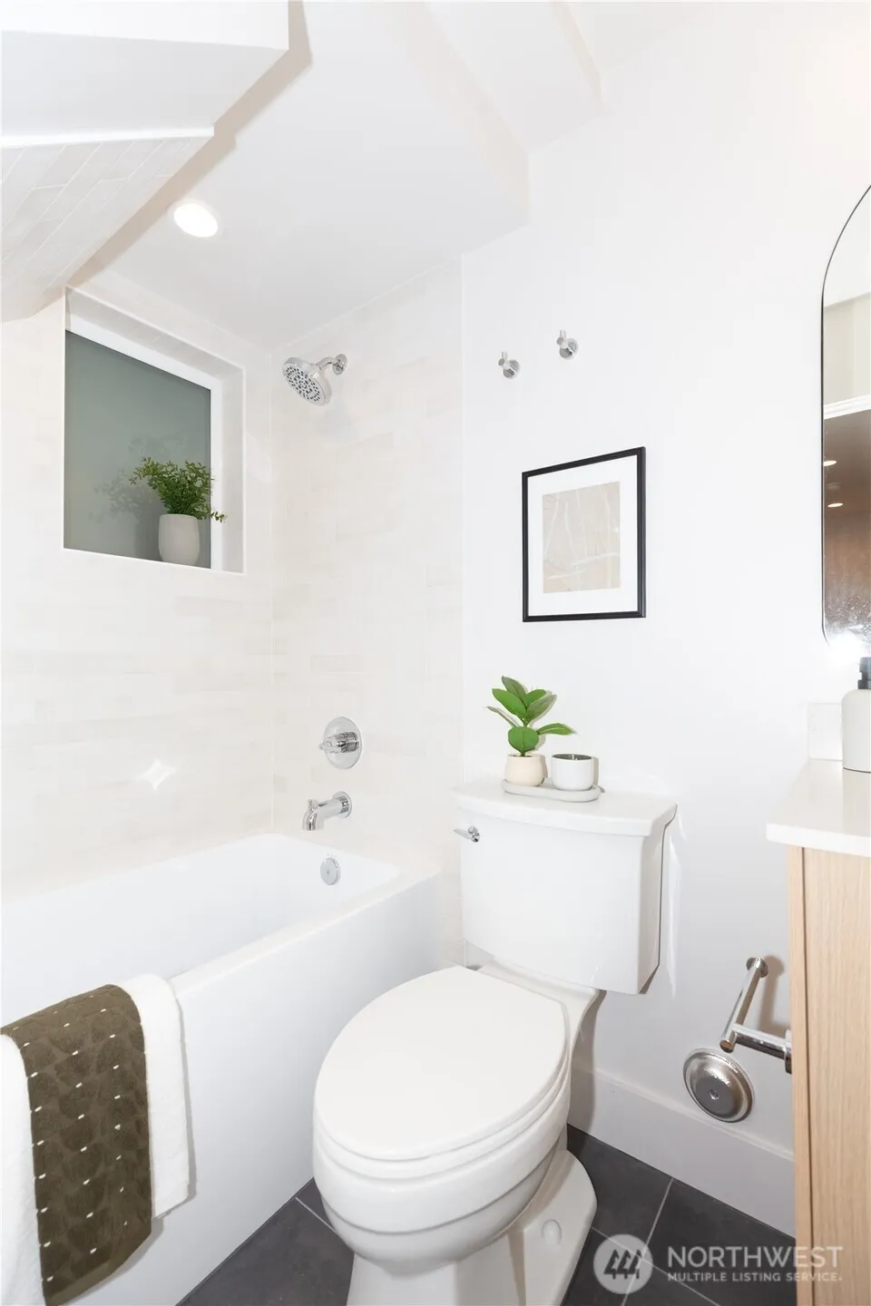 Property photo for 1530 25th Ave #b, Seattle photo 16