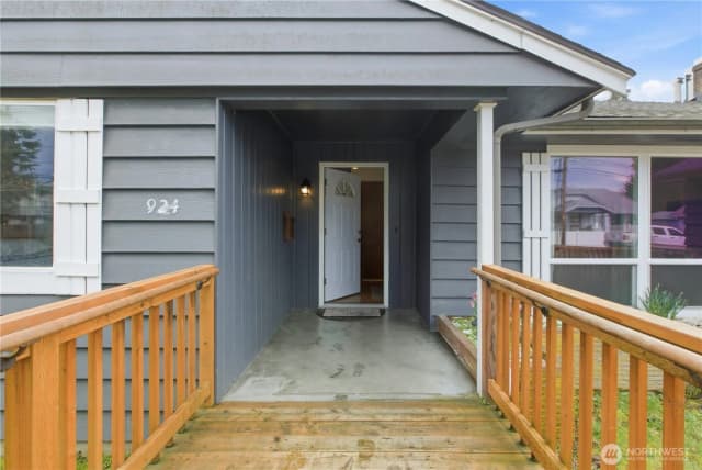 Property photo for 924 7th Avenue Nw, Puyallup photo 5