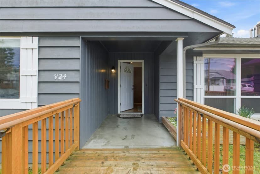 Property photo for 924 7th Avenue Nw, Puyallup photo 5