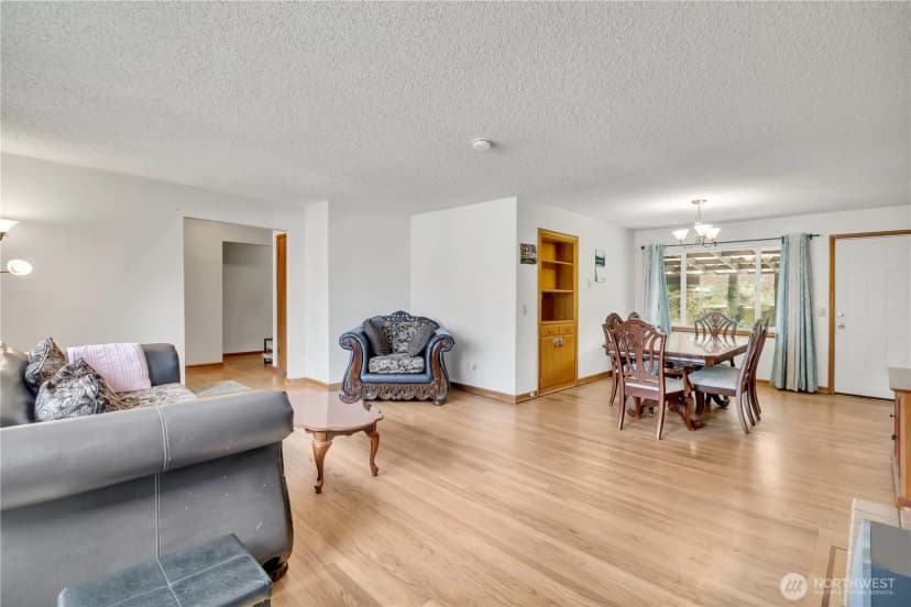 Property photo for 924 7th Avenue Nw, Puyallup photo 9