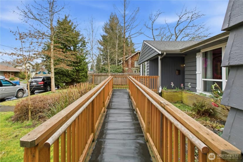Property photo for 924 7th Avenue Nw, Puyallup photo 4