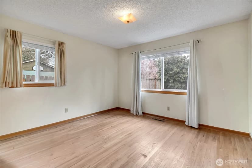 Property photo for 924 7th Avenue Nw, Puyallup photo 24