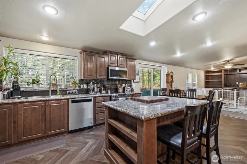 Property photo for 371 Sunset Drive, Oak Harbor photo 5