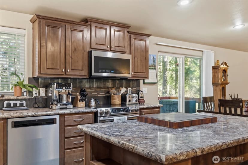 Property photo for 371 Sunset Drive, Oak Harbor photo 8