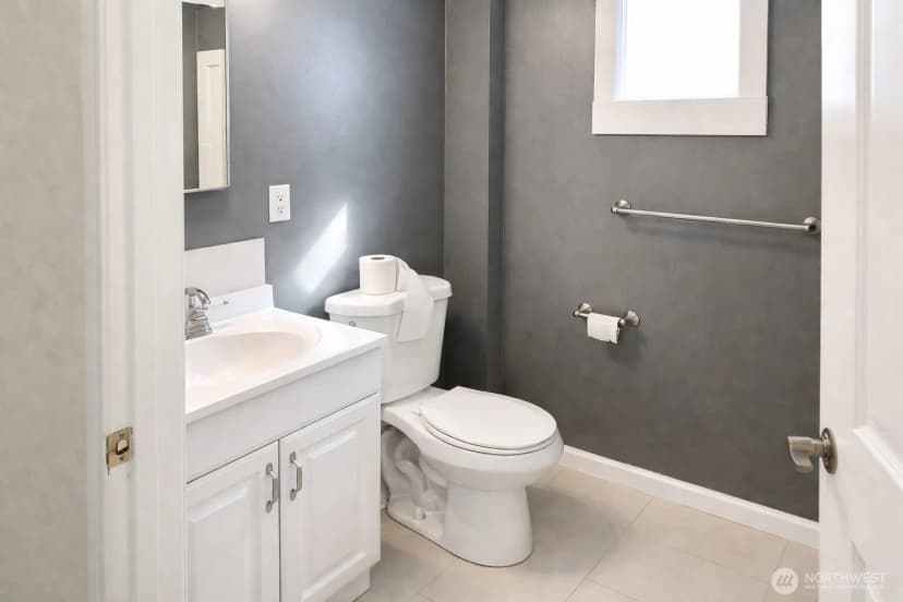 Property photo for 5611 Brooklyn Ave Ne, Seattle photo 9
