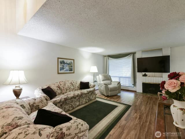 Property photo for 7713 Zircon Drive Sw, Lakewood photo 2