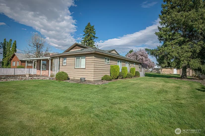 Property photo for 318 Ne Lambert Avenue, College Place