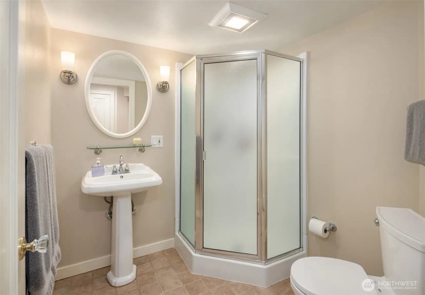 Property photo for 4737 46th Avenue Ne, Seattle photo 24