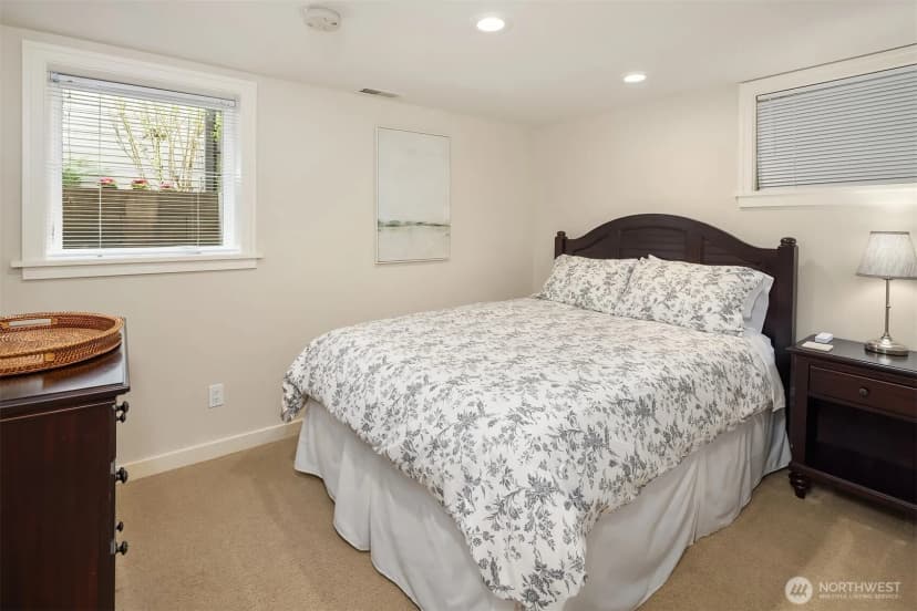 Property photo for 4737 46th Avenue Ne, Seattle photo 23