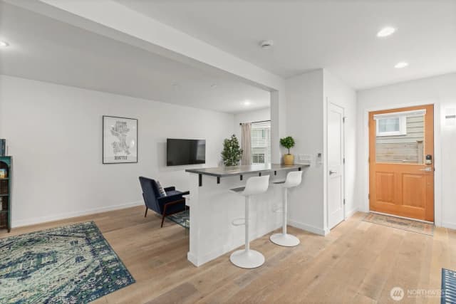 Property photo for 7344 23rd Avenue Nw #b, Seattle photo 4