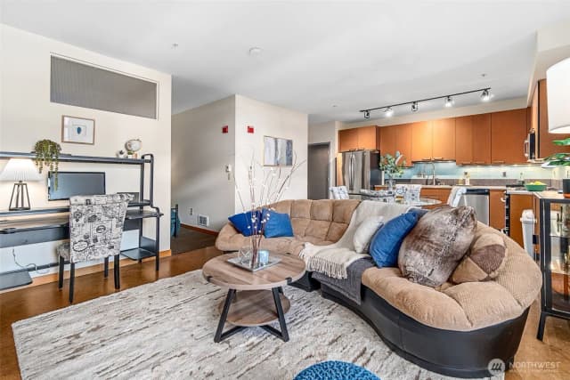 Property photo for 1414 12th Avenue #406, Seattle photo 4