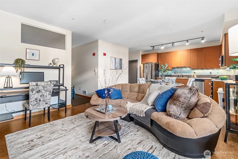 Property photo for 1414 12th Avenue #406, Seattle photo 4