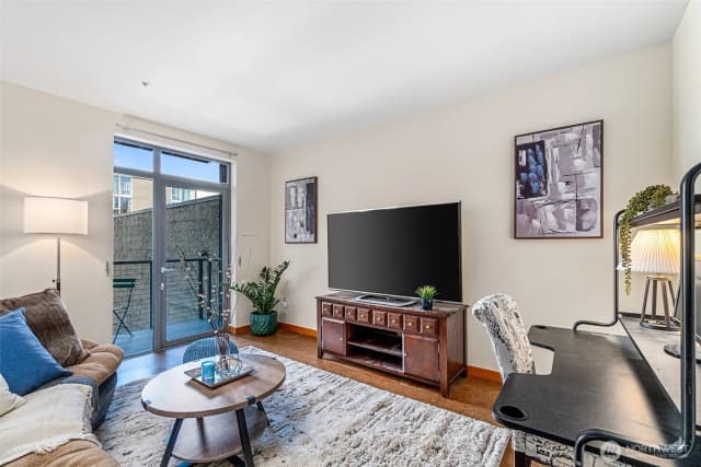 Property photo for 1414 12th Avenue #406, Seattle photo 2