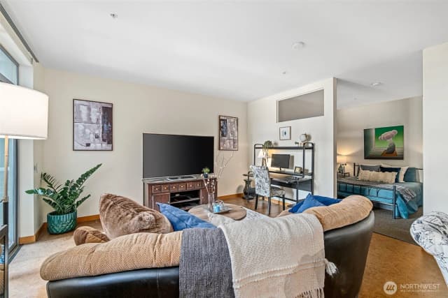 Property photo for 1414 12th Avenue #406, Seattle photo 3