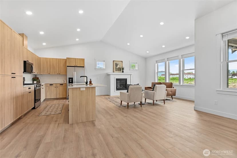 Property photo for 313 W 3rd Street S, Everson photo 7