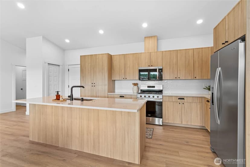 Property photo for 313 W 3rd Street S, Everson photo 8