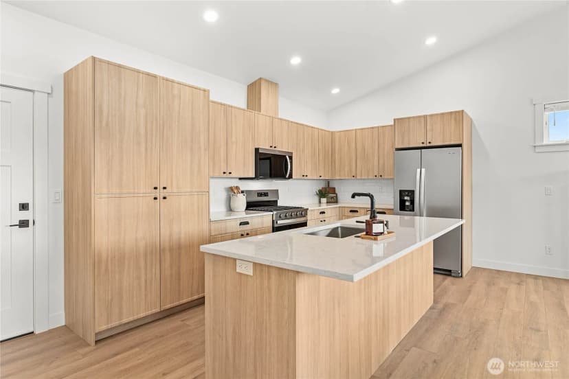 Property photo for 313 W 3rd Street S, Everson photo 10