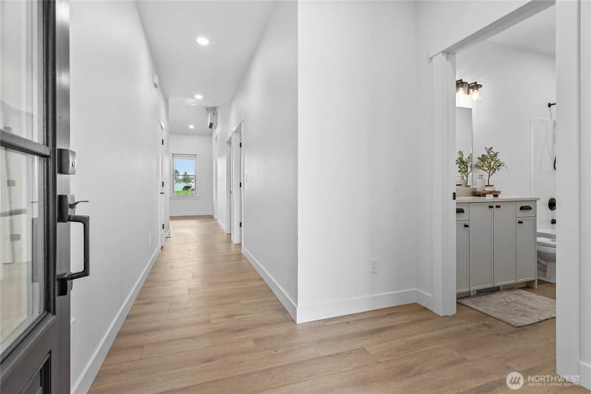Property photo for 313 W 3rd Street S, Everson photo 4