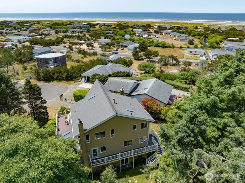 Property photo for 33704 J Place, Ocean Park photo 2