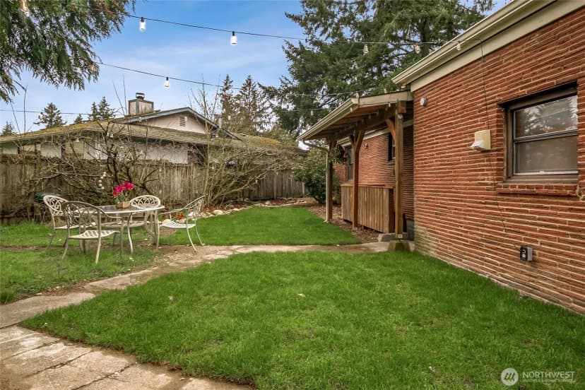Property photo for 14235 6th Avenue Sw, Burien photo 30
