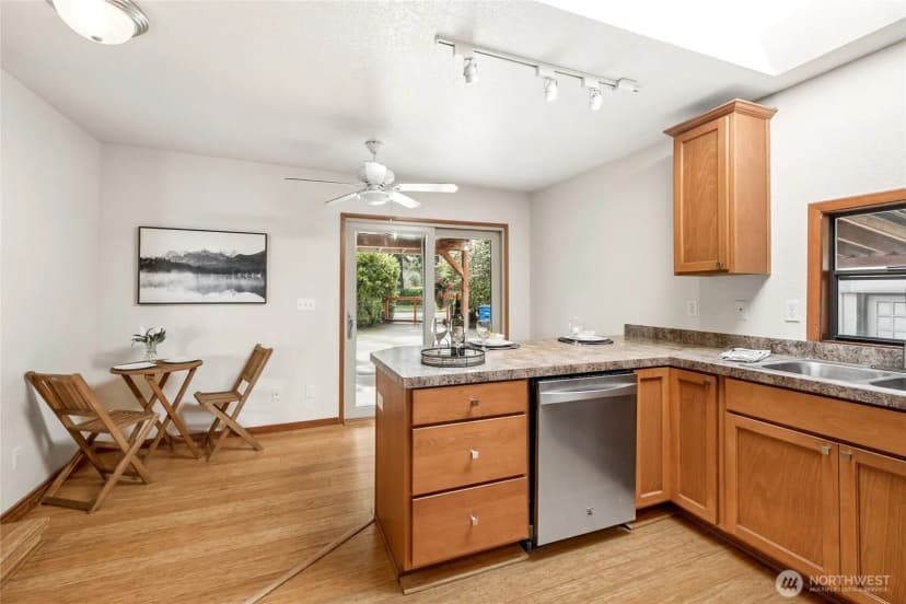 Property photo for 14235 6th Avenue Sw, Burien photo 7