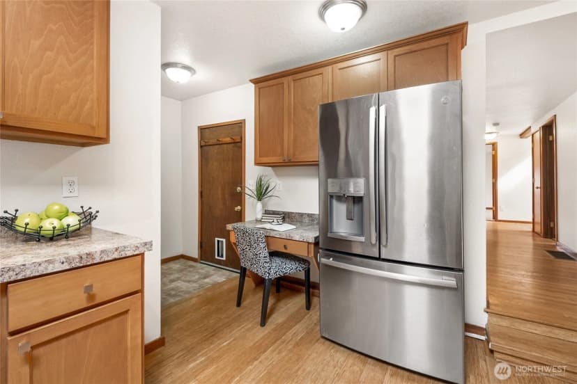 Property photo for 14235 6th Avenue Sw, Burien photo 8