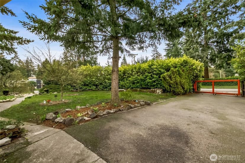 Property photo for 14235 6th Avenue Sw, Burien photo 25