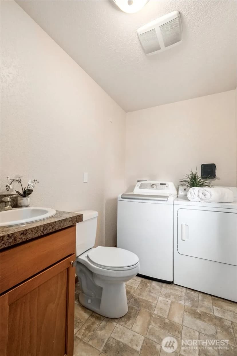 Property photo for 14235 6th Avenue Sw, Burien photo 19
