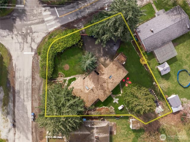 Property photo for 14235 6th Avenue Sw, Burien photo 2