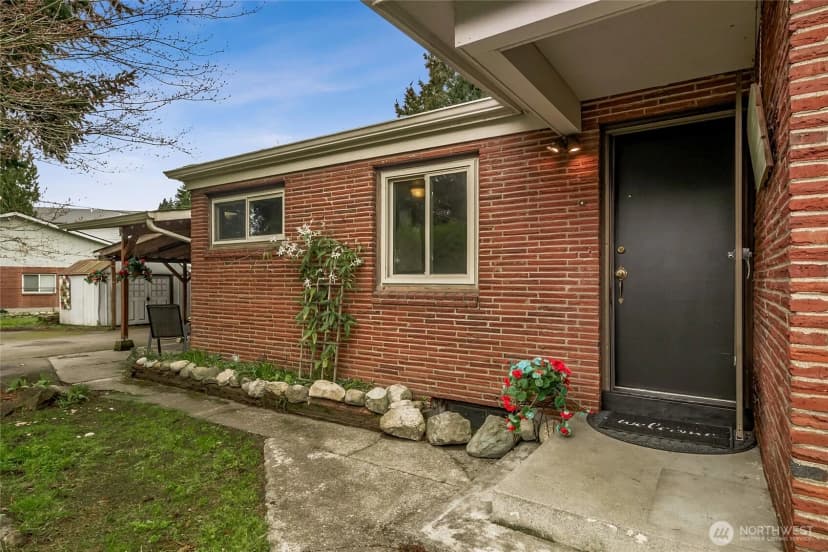 Property photo for 14235 6th Avenue Sw, Burien photo 4