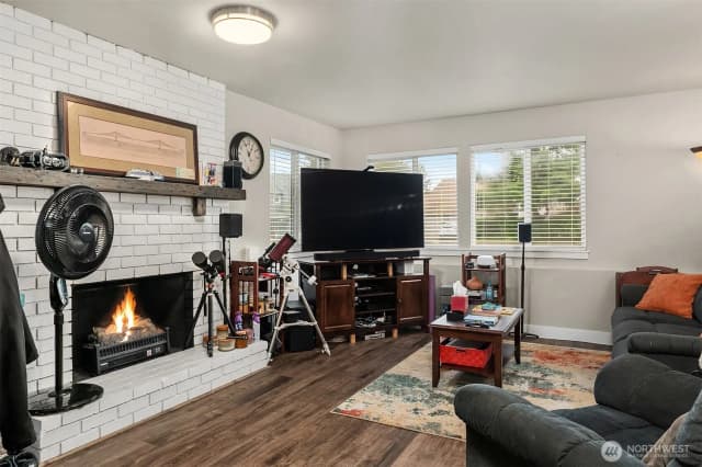 Property photo for 21404 46th Place W, Mountlake Terrace photo 2