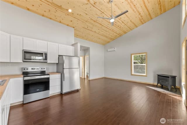 Property photo for 428 Castle Avenue, Winthrop photo 5