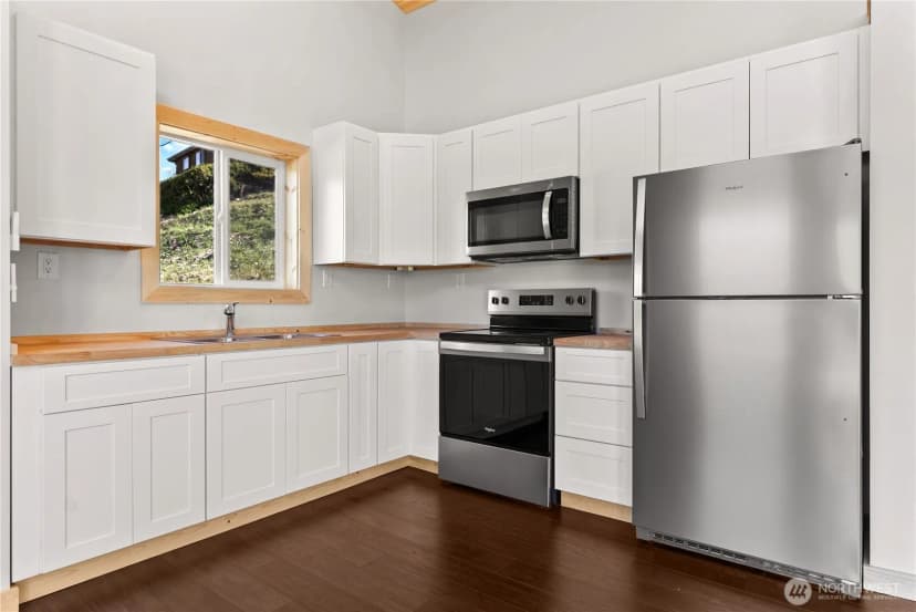 Property photo for 428 Castle Avenue, Winthrop photo 8