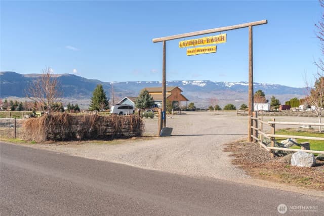 Property photo for 980 S Webb Place, East Wenatchee photo 3