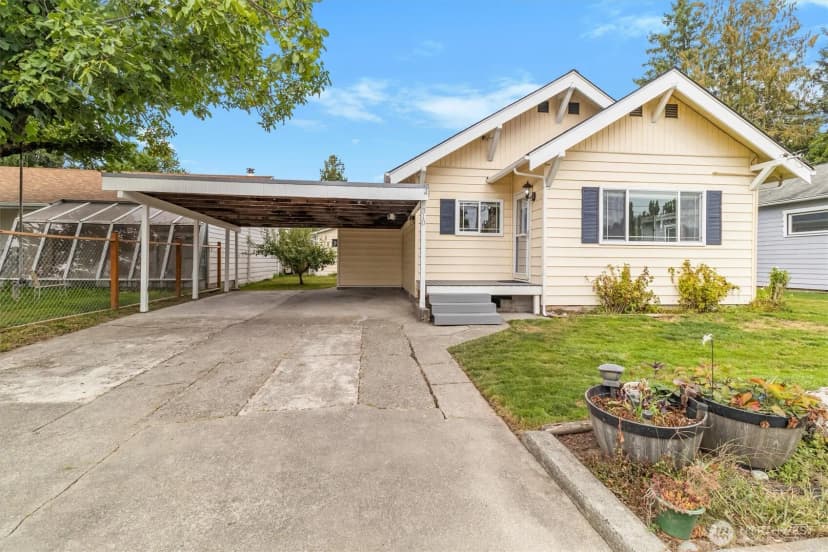 Property photo for 310 Second Street, Sumas photo 2