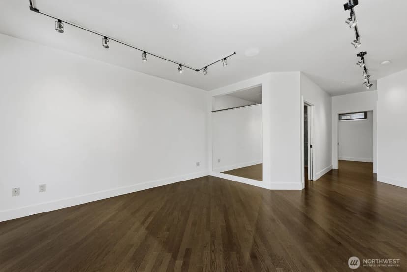 Property photo for 745 Bellevue Avenue E #402, Seattle photo 25