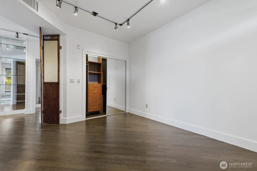 Property photo for 745 Bellevue Avenue E #402, Seattle photo 32
