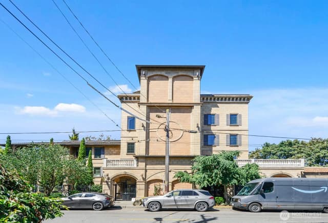 Property photo for 745 Bellevue Avenue E #402, Seattle photo 2