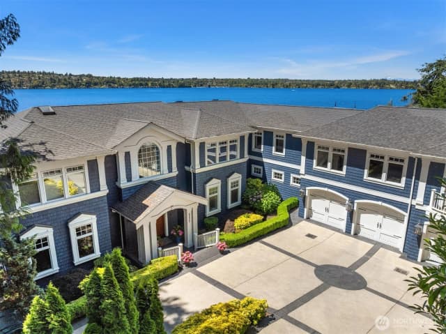 Property photo for 8233 W Mercer Way, Mercer Island photo 2