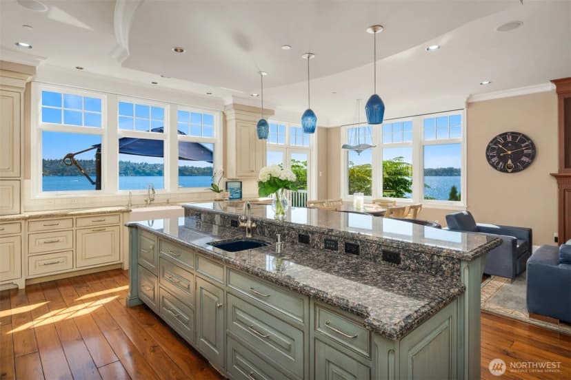 Property photo for 8233 W Mercer Way, Mercer Island photo 14